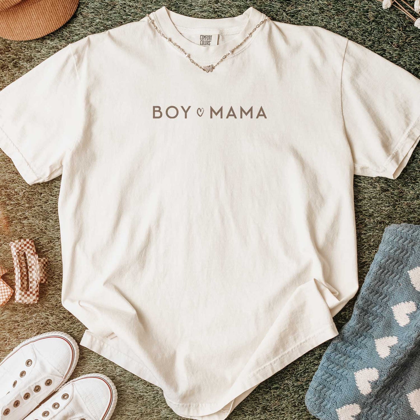 Boy ❤️ Mama T-Shirt – Minimalist and Heartfelt Mom Tee